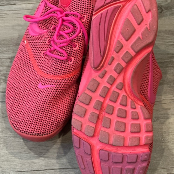 Women’s Nike Presto Fly SE - Picture 2 of 4